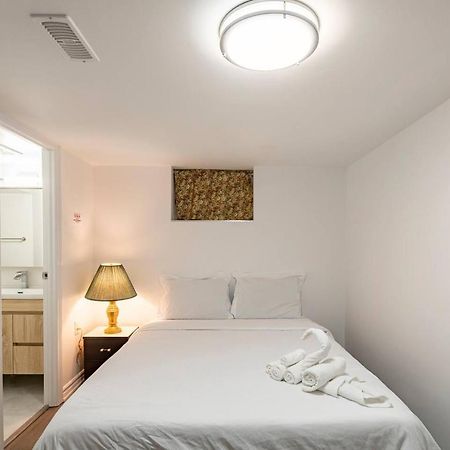 Simple & Tidy Private Rooms Торонто Экстерьер фото