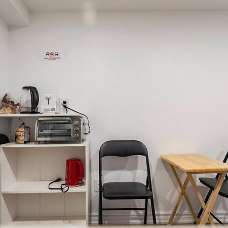 Simple & Tidy Private Rooms Торонто Экстерьер фото