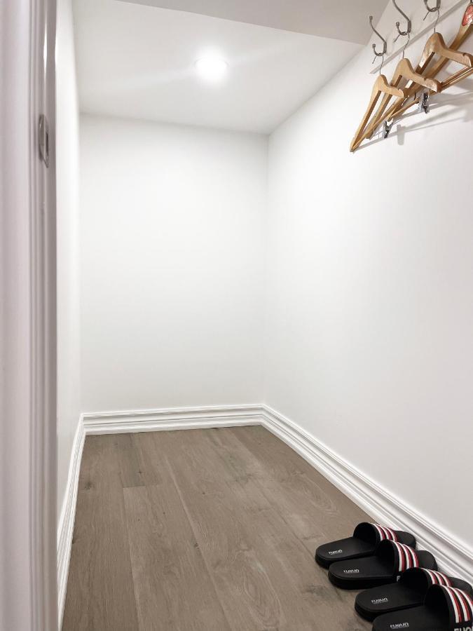 Simple & Tidy Private Rooms Торонто Экстерьер фото