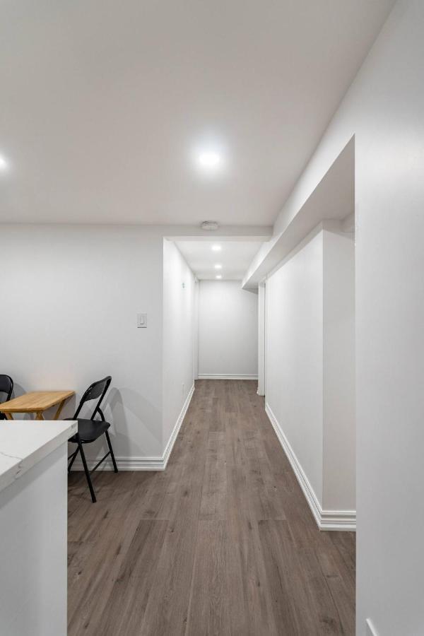 Simple & Tidy Private Rooms Торонто Экстерьер фото