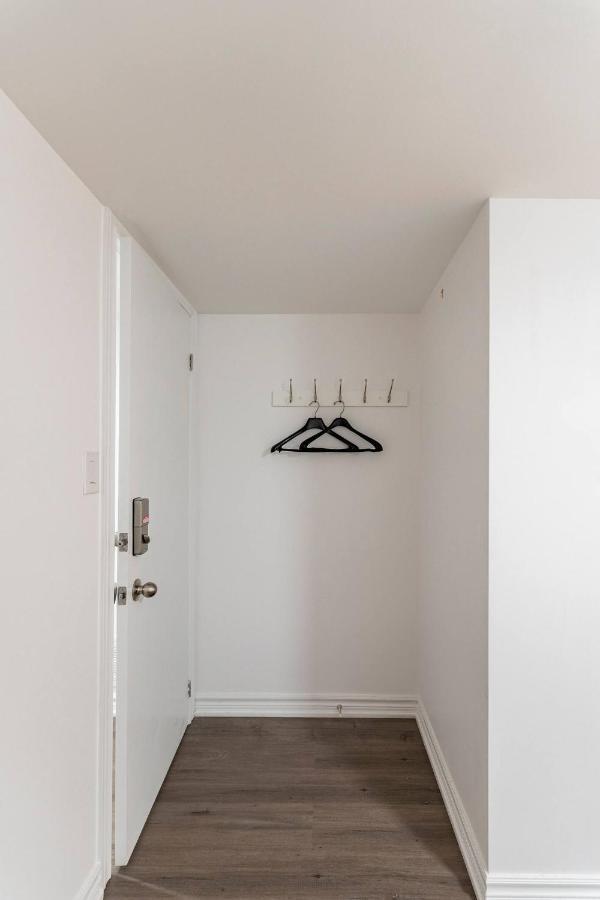 Simple & Tidy Private Rooms Торонто Экстерьер фото