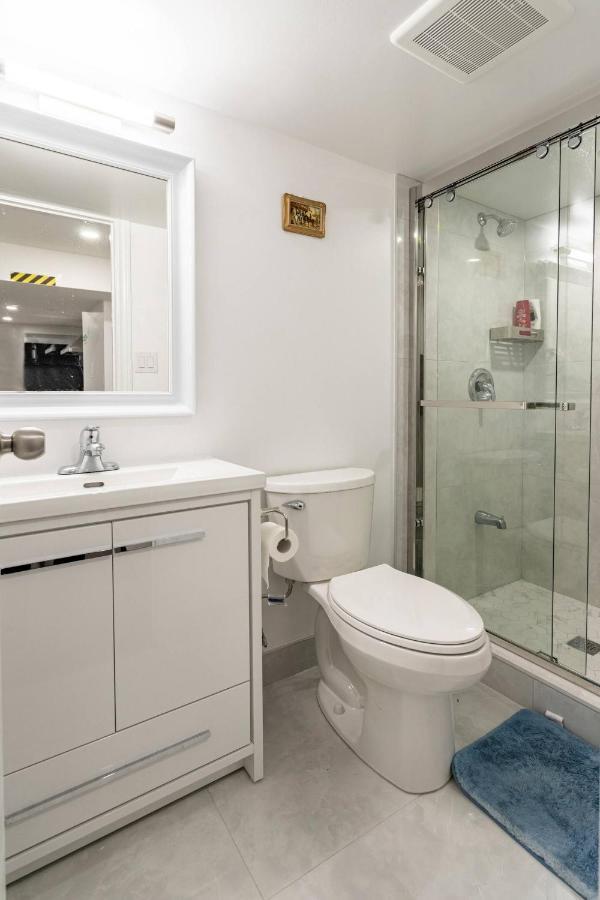 Simple & Tidy Private Rooms Торонто Экстерьер фото