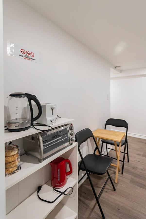 Simple & Tidy Private Rooms Торонто Экстерьер фото
