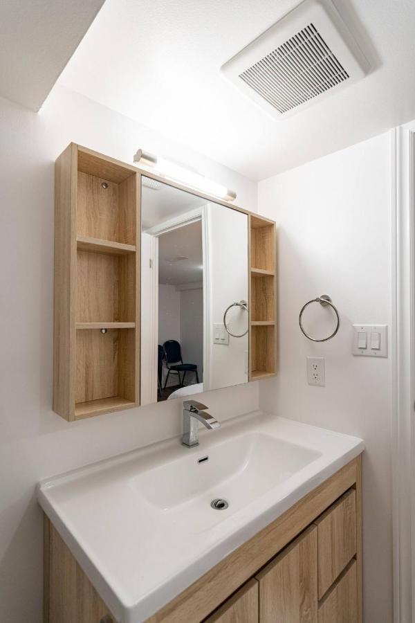 Simple & Tidy Private Rooms Торонто Экстерьер фото
