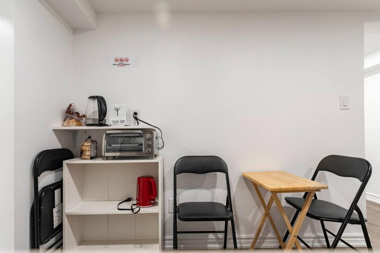 Simple & Tidy Private Rooms Торонто Экстерьер фото