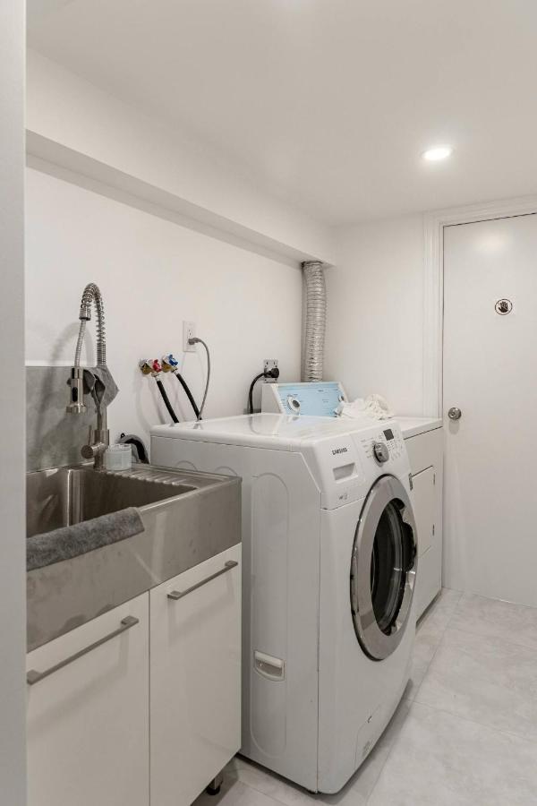 Simple & Tidy Private Rooms Торонто Экстерьер фото
