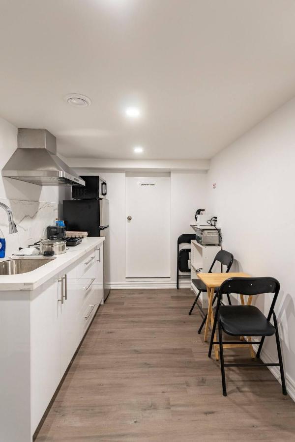 Simple & Tidy Private Rooms Торонто Экстерьер фото