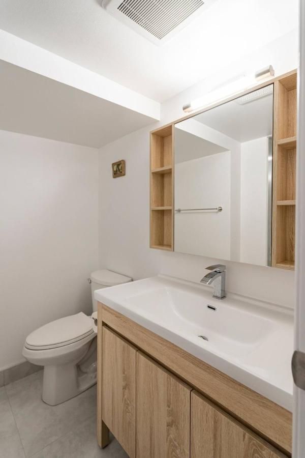 Simple & Tidy Private Rooms Торонто Экстерьер фото